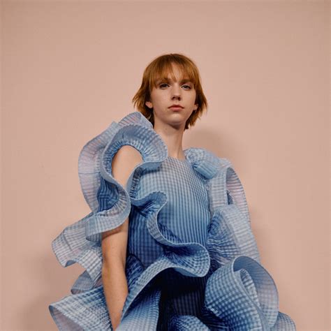 The man behind Givenchy AW19 couture’s hairstyle shows us how to ...