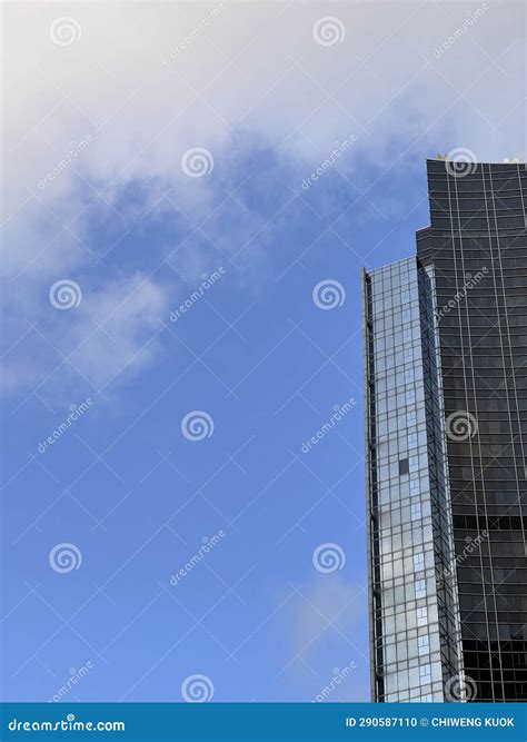 Skyscraper Front View 的图像结果