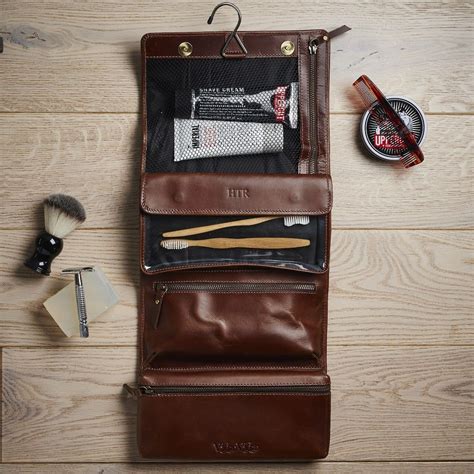 Hanging Mens Leather Wash Bags For Stylish Travel. | Leather wash bag ...