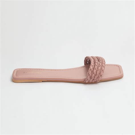 Halep strappy flats in Peach – Taaramitra