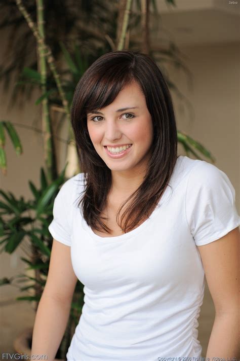 Brooke Lee Adams (59 фото)