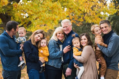 A Seattle Photographer's Guide for Stress-Free Extended Family Photos ...