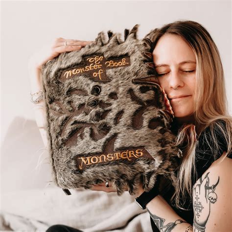 Harry Potter - monster book of monsters plush | Elbenwald