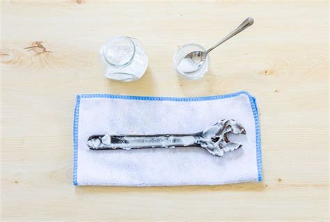 How to Clean Rusty Tools 的图像结果