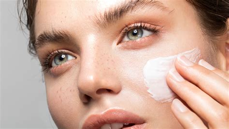 Can You Use Body Lotion as a Face Moisturizer? | Allure
