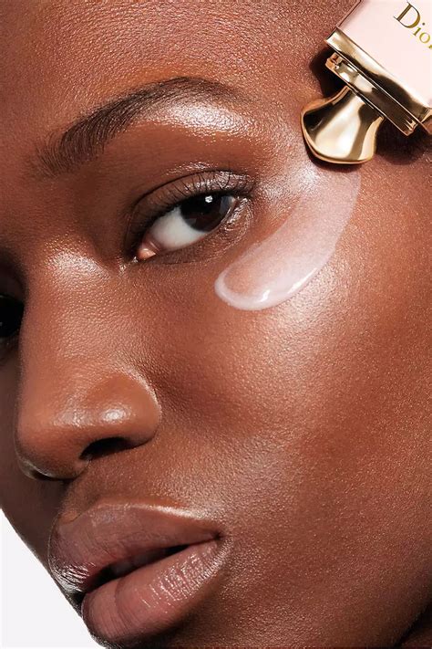 10 tips to brighten and lift the under eye area | Vogue India