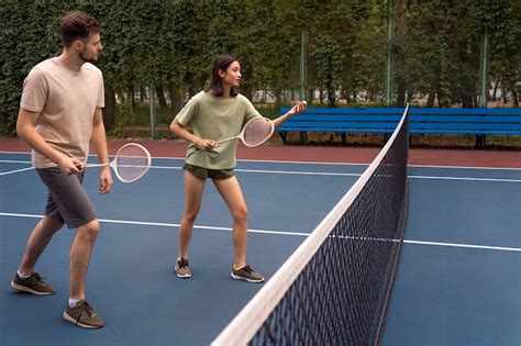 People Playing Badminton 的图像结果