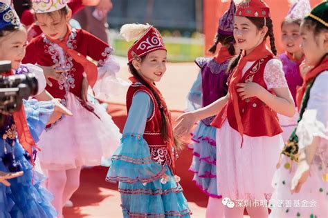 相声专场进校园 乌鲁木齐学生感受语言艺术博大精深 -天山网 - 新疆新闻门户