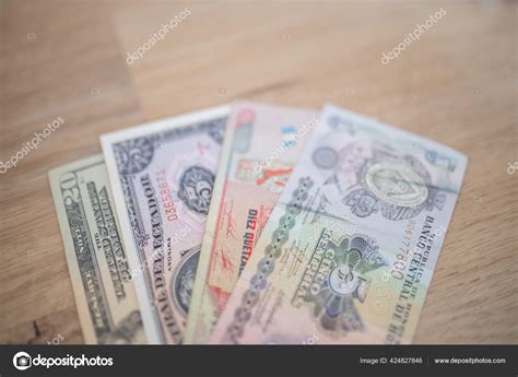 Veinte dólares, cinco sucesos, diez quetzales y cinco proyectos de ley ...