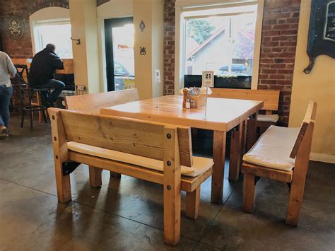 Jackson’s Corner - Bend, OR | Review & What to Eat