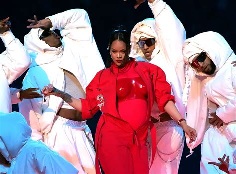Rihanna Reveals She’s Pregnant at 2023 Super Bowl Halftime Show | Pitchfork