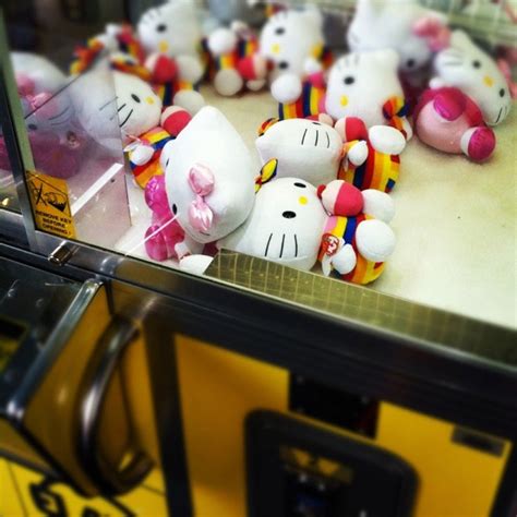 Hello Kitty Claw Machine 的图像结果
