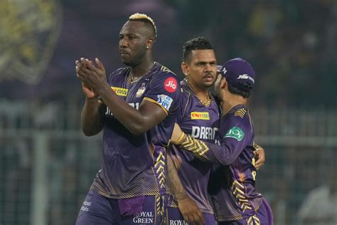WATCH: Andre Russell covers his ears as MS Dhoni's arrival sends ...