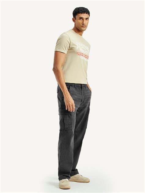 Men's Black Tapered Fit Mid Rise Cargo Jeans – Levis India Store