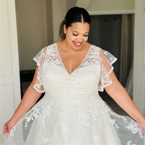 Boho plus size wedding dress