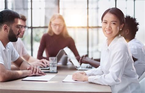 Group of Happy Business People 的图像结果