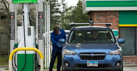 Minnesota gas prices fall ahead of Thanksgiving travel