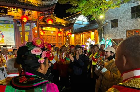 百人齐聚跳花灯 助力贵州旅游产业发展大会