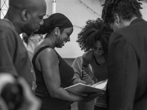 First Class Students Dance Performance 的图像结果