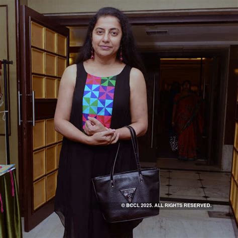 NIthya poses for the photographers during the Dutchess Utsav fashion ...
