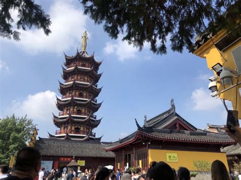 南京鸡鸣寺，感觉真的很棒，还有明城墙，落日余晖下的城墙上欣赏着历史沧桑的金陵城