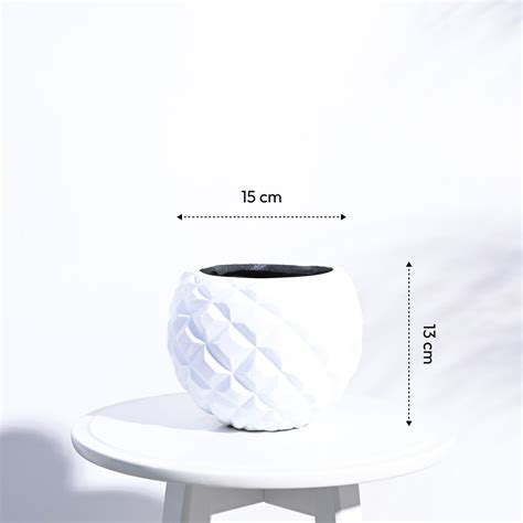 Heraldry Vase Ball – Ugaoo