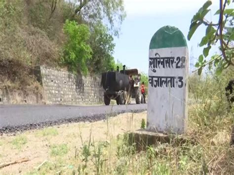 J-K: Blacktopping work on Jammu Mansar road welcomed by people