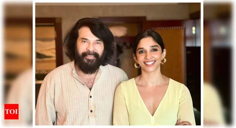 Nyla Usha clicks a picture with Mammootty, says, “Someone please cast ...