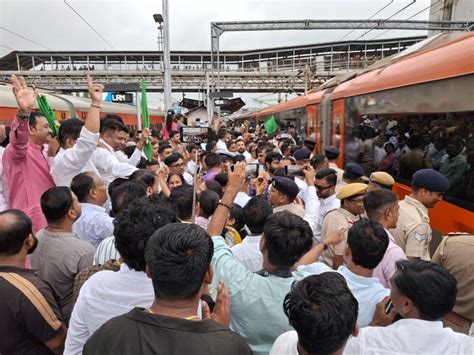 Vande Bharat train stoppage at Valsad railway station