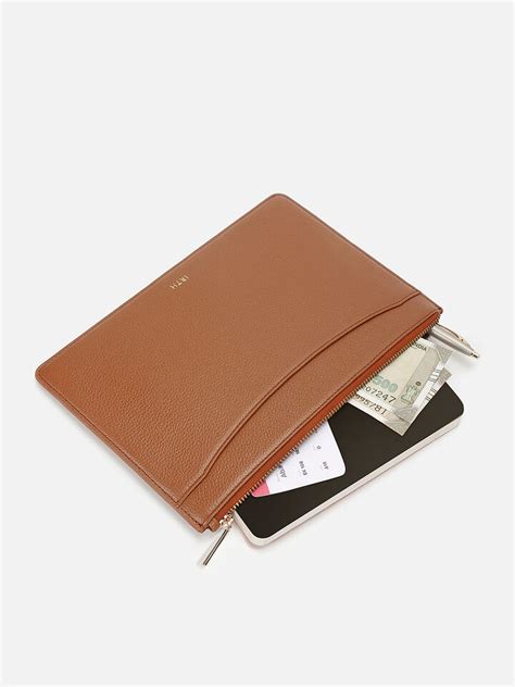 Nook Tan Multipurpose Pouch by IRTH | House of Titan