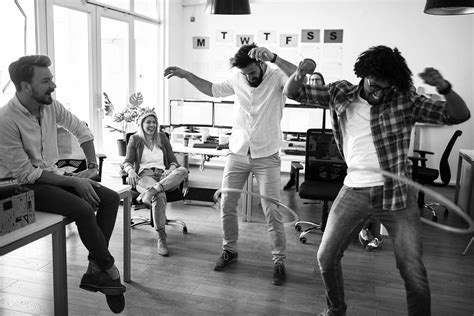 Having Fun at Work 的图像结果