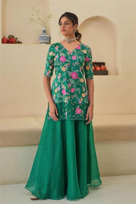 Pita Nila - Seri Kurta Lehenga Set in Emerald Green With Dupatta - Elahe