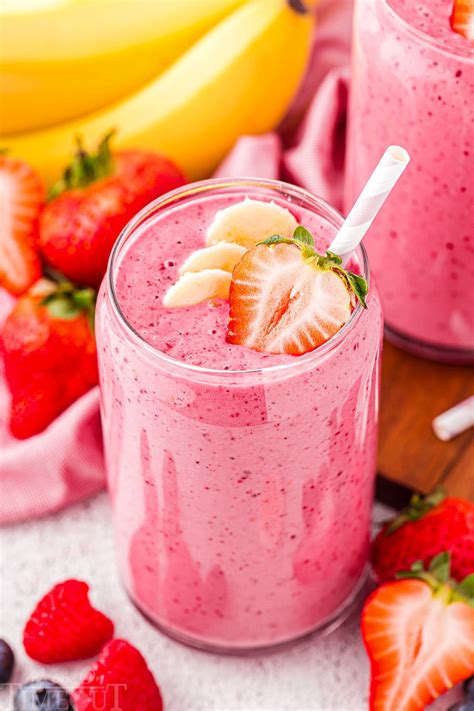 Strawberry Banana Smoothie Recipe - Mom On Timeout