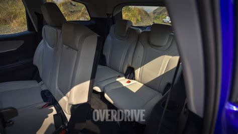Mahindra XUV700 vs Tata Safari comparison review - Overdrive