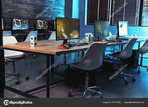 Computer Cafe 的图像结果