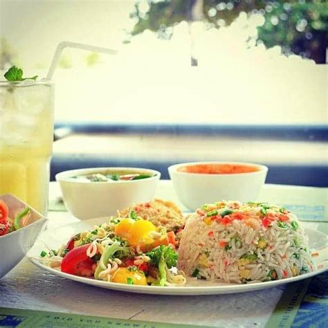 Lunch Goals: Get Unlimited All-Veg Buffet For INR 565 With A Sea-View | LBB