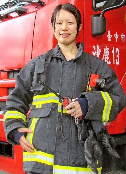 女消防員車上接生衝第一 小女孩變女漢子危急時刻不服輸【60分鐘 精華】 @chinatvnews - YouTube