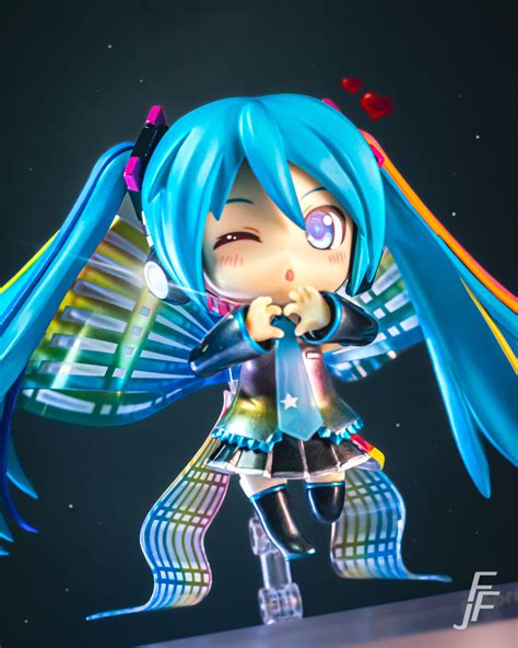 hatsu-miku-love.jpg — MyFigureCollection.net