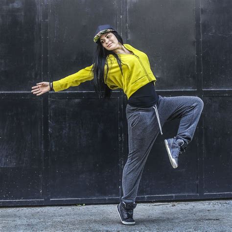 Hip hop dance moves step by step – Artofit