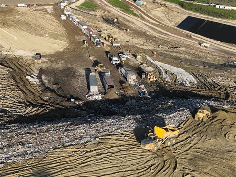 Chiquita Canyon Landfill leaks pose imminent danger, EPA says - Los ...