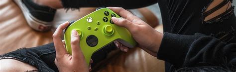 Microsoft Xbox Wireless Controller Electric Volt : Amazon.in: Video Games