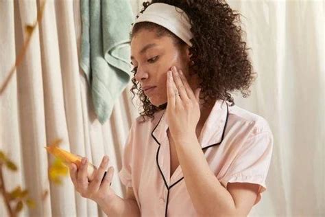 How to Use a Cleanser | What is a Cleanser | The Body Shop
