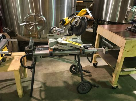 DEWALT SLIDING COMPOUND MITRE SAW