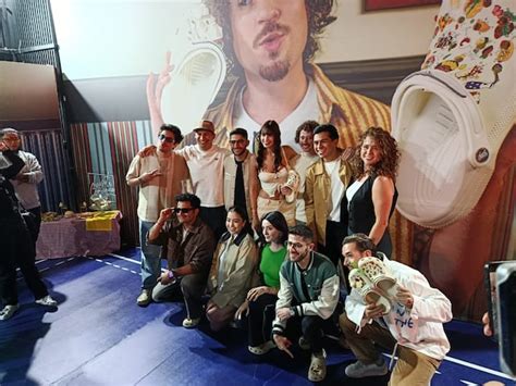 Crocs de Luisito Comunica 2025: Precio y dónde comprar las sandalias ...