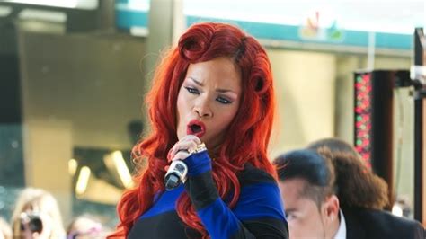 Rihanna Performance Photos