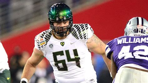 OT Tyler Johnstone of Oregon Ducks tears ACL in right knee, out for ...