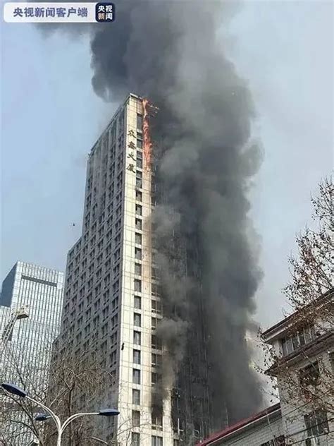 石家庄111米高楼整栋起火,现场惨烈!高层发生火灾,告诉你如何逃生|石家庄|火灾_新浪新闻