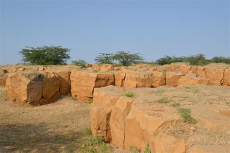Welcome to Golden Stone, Lime Stone, Mines in kutch, Mines in bhuj ...