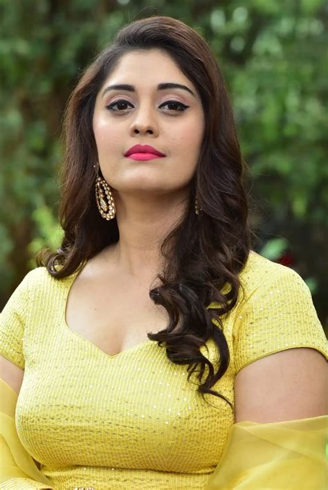 Surbhi Puranik : DD రిటర్న్స్ సినిమా ప్రమోషన్స్‌లో సురభి.. | Surbhi ...