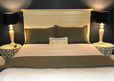 LARCH PINE INN BED & BREAKFAST (Clear Lake, Iowa) - B&B Reviews ...